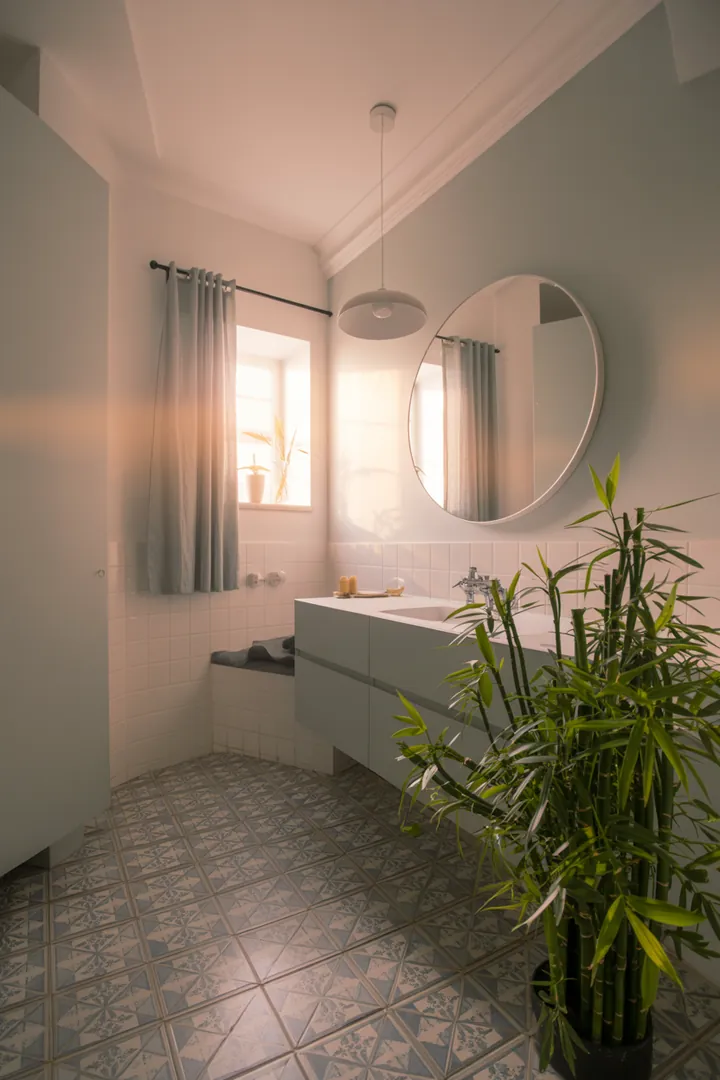 Kompakte Wohlfühloase mit cleverer Raumgestaltung, die Helligkeit und Funktionalität vereint, um eine einladende Atmosphäre zu schaffen.