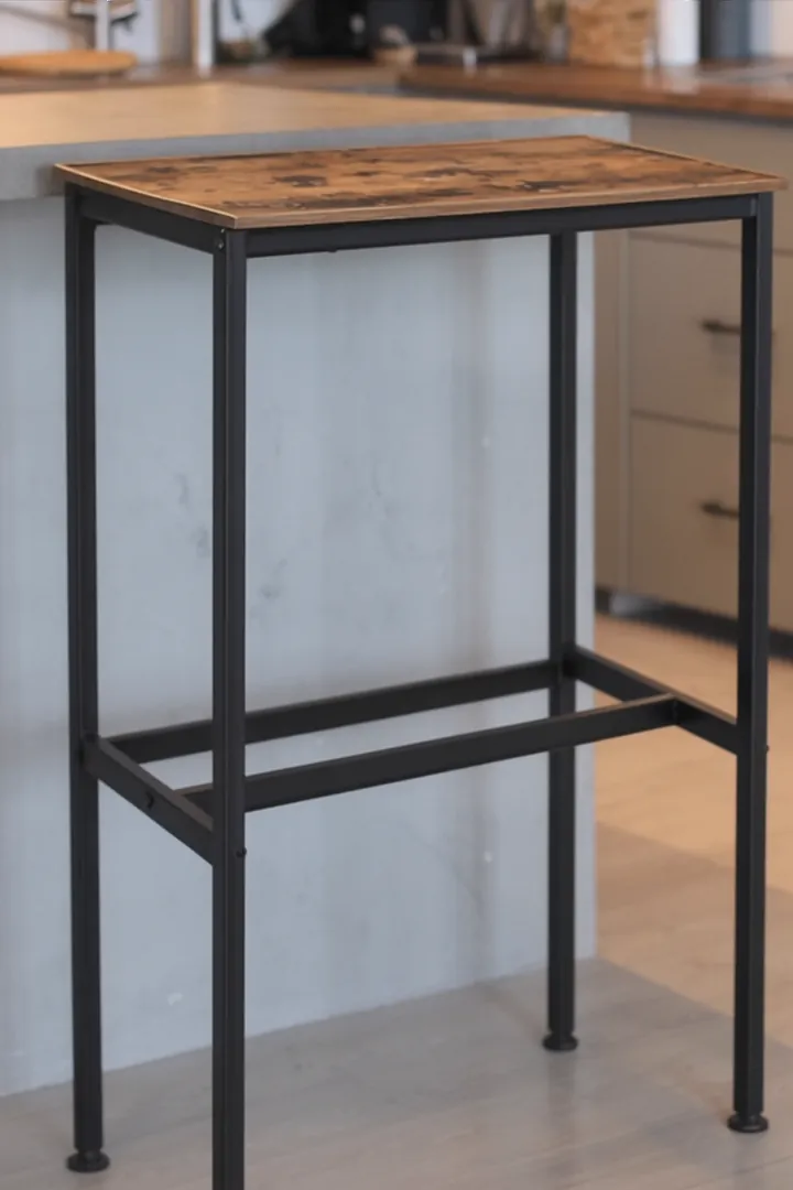Schmaler Bartisch als erhöhter Ess- oder Arbeitsplatz für kleine Küchen und Nischen.