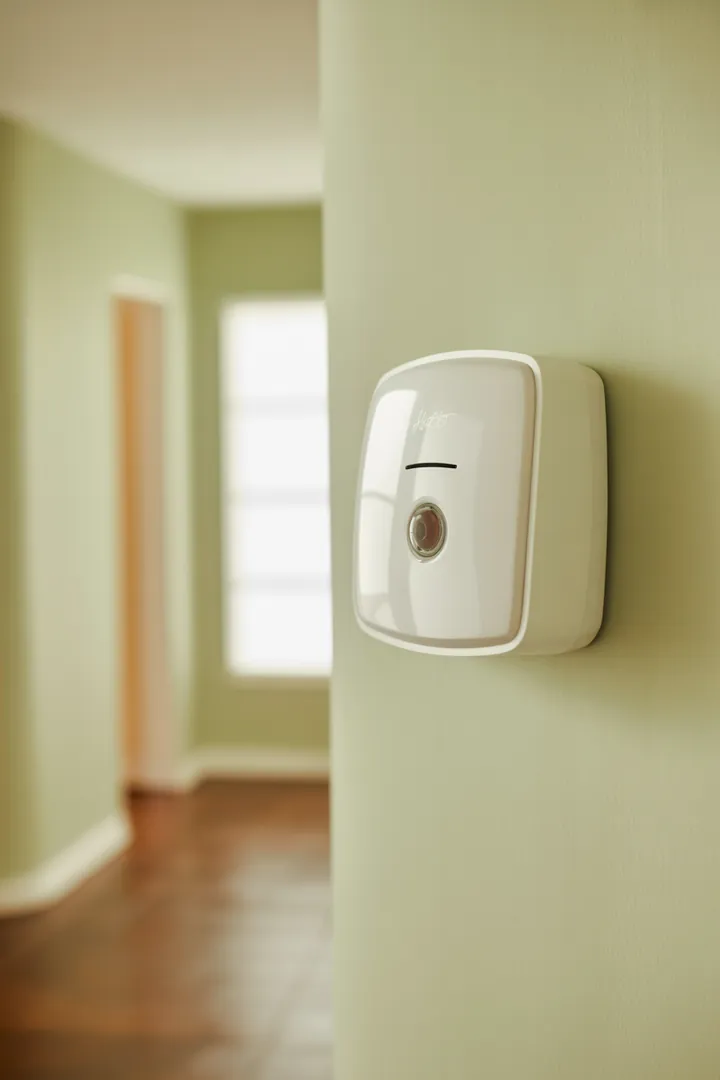 Bewegungsmelder-Licht als automatische Orientierung, besonders im Flur, mit richtig eingestellter Empfindlichkeit und Nachlaufzeit für weniger Fehltrigger.